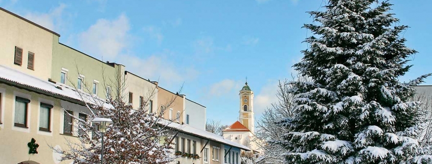 Neuer Marktplatz von Bad Birnbach im Winter